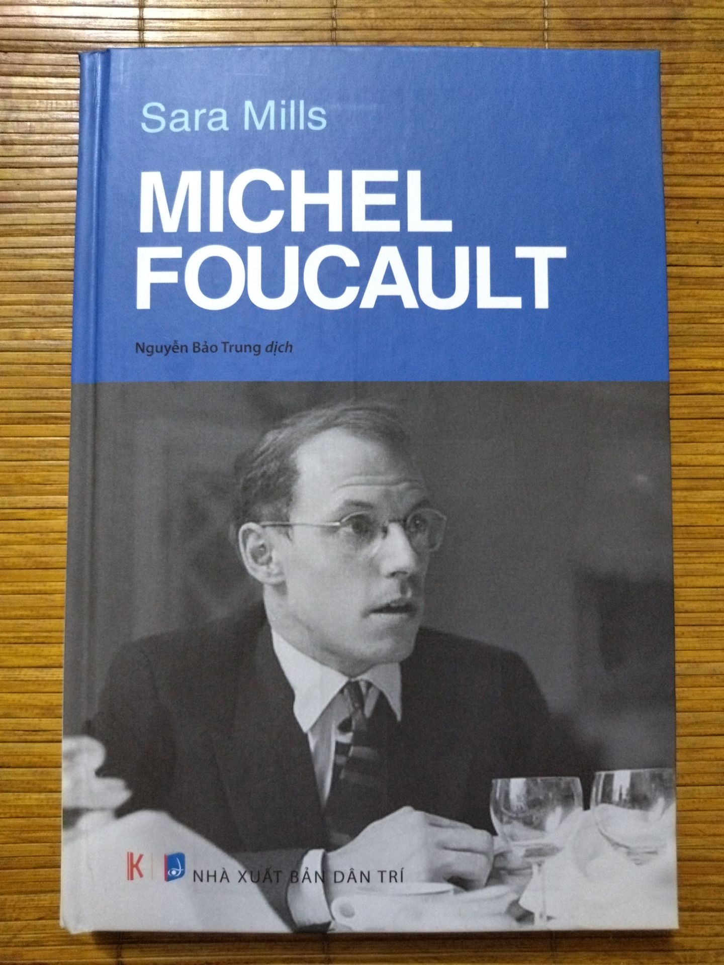 Đóng gói cẩn thận, sách còn mới, bìa cứng và chất lượng giấy tốt