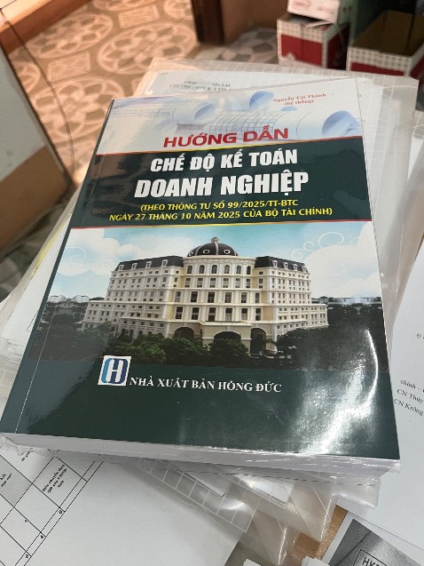 sách in ấn rõ đẹp, còn đc bọc cần thận. Hi vọng chú Kế toán trưởng thích, chứ mình thì lười ko đọc rồi nạ