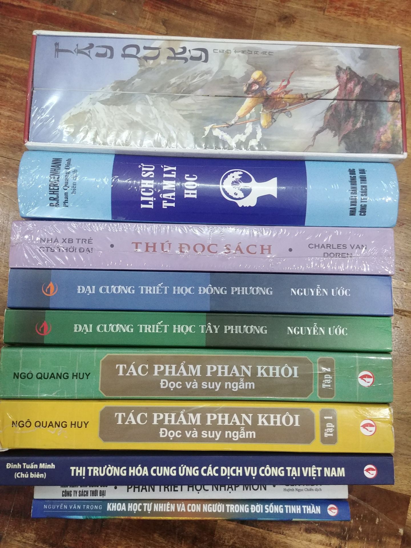 Không biết khi nào mới đọc hết nữa nhưng thích quá giá tốt nữa nên mua luôn Không biết khi nào mới đọc hết nữa nhưng thích quá giá tốt nữa nên mua luôn
