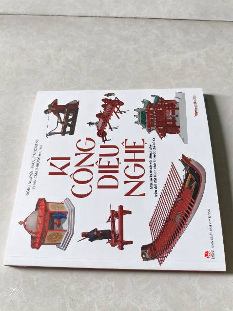 Bìa Sách hơi bẩn, giao nhanh, đóng gói rất cẩn thận