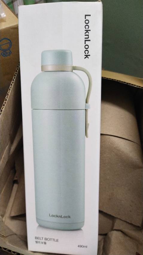 Màu sắc trẻ trung. Ship nhanh, chất lượng bình gia công khá kĩ, tuy nhiên nhược điểm là đế bình bằng nhựa cứng nên dễ bị trượt đổ khi để trên mặt bàn. Còn lại ok giá tốt.