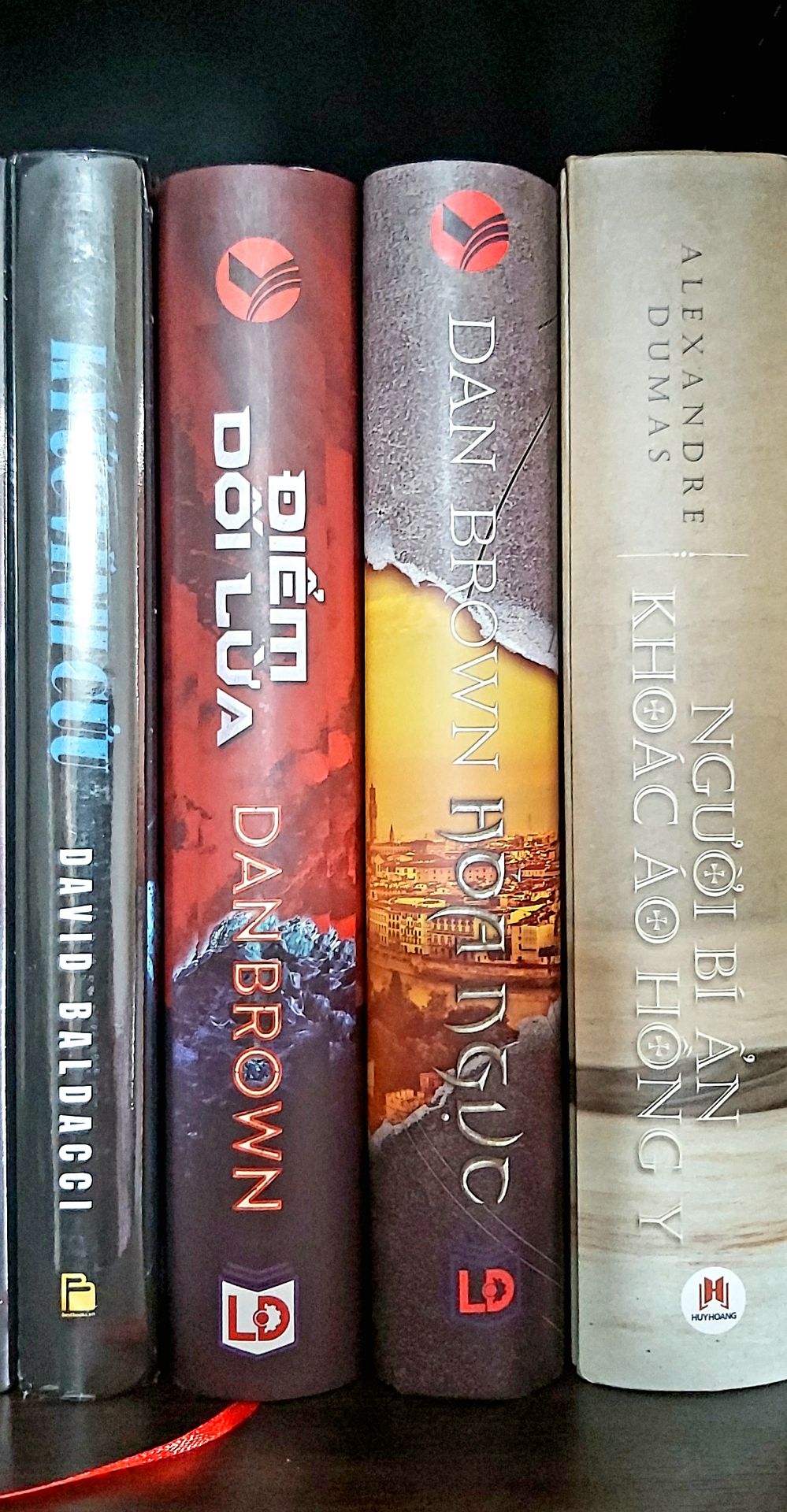 "Trong tác phẩm vô cùng hấp dẫn và kịch tính này, Dan Brown lại một lần nữa “tự phá kỷ lục của chính mình”. Hỏa ngục thực sự là một cuốn sách vô cùng thú vị, một tiểu thuyết làm say lòng độc giả bằng vẻ đẹp của nghệ thuật, lịch sử và văn học kinh điển Ý, đồng thời cũng đặt ra những câu hỏi nhức nhối về vai trò của khoa học trong tương lai của chúng ta."
Sách đẹp, dày dặn cầm chắc tay. Thiết kế bìa sách mang phong cách cổ điển. Mình áp mã khuyến mại và Tiki xu nên được giá yêu thương 57k 🥰.
Dịch vụ Tiki 5 ⭐⭐⭐⭐⭐