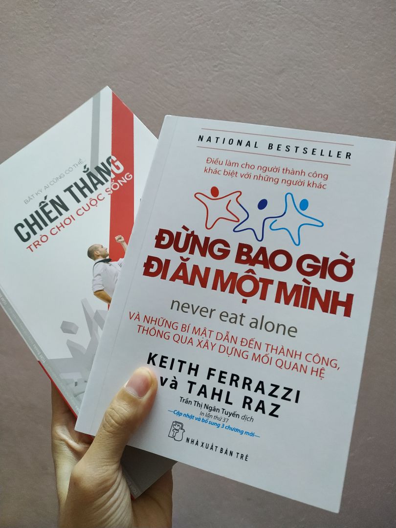 Sách hay, viết giống như 1 quyển truyện, có cả các ví dụ. Ngôn ngữ giản dị, dễ hiểu. Sách giúp tăng giá trị bản thân bằng cách mở rộng các mối quan hệ. Dịch vụ Tiki rất tốt. Đã mua được sách mới, giá rẻ rồi giao hàng lại còn siêu nhanh. Mở mắt ra anh giao hàng đã gọi rồi. Cảm ơn anh, cảm ơn tiki.