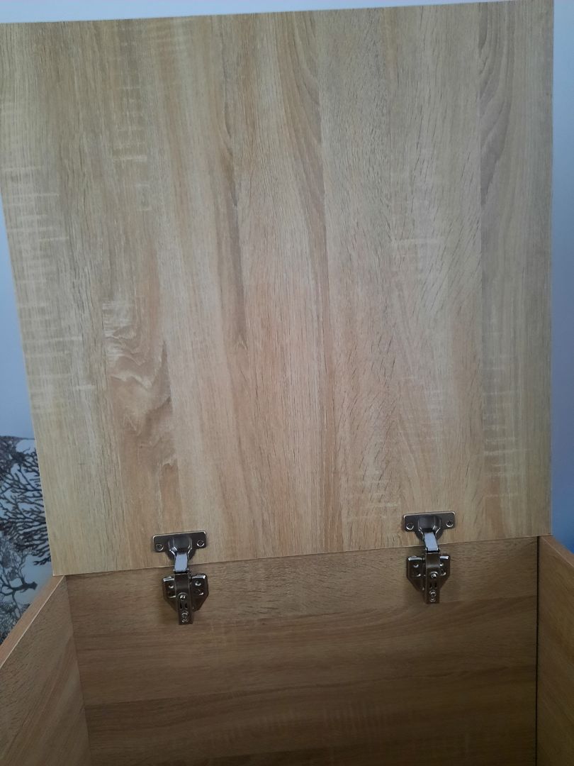 tạm ổn
cánh tủ ko có chỗ mở nên quá trình sử dụng gặp rất nhiều khó khăn
được cái tủ chắc chắn ko bị xô lệch