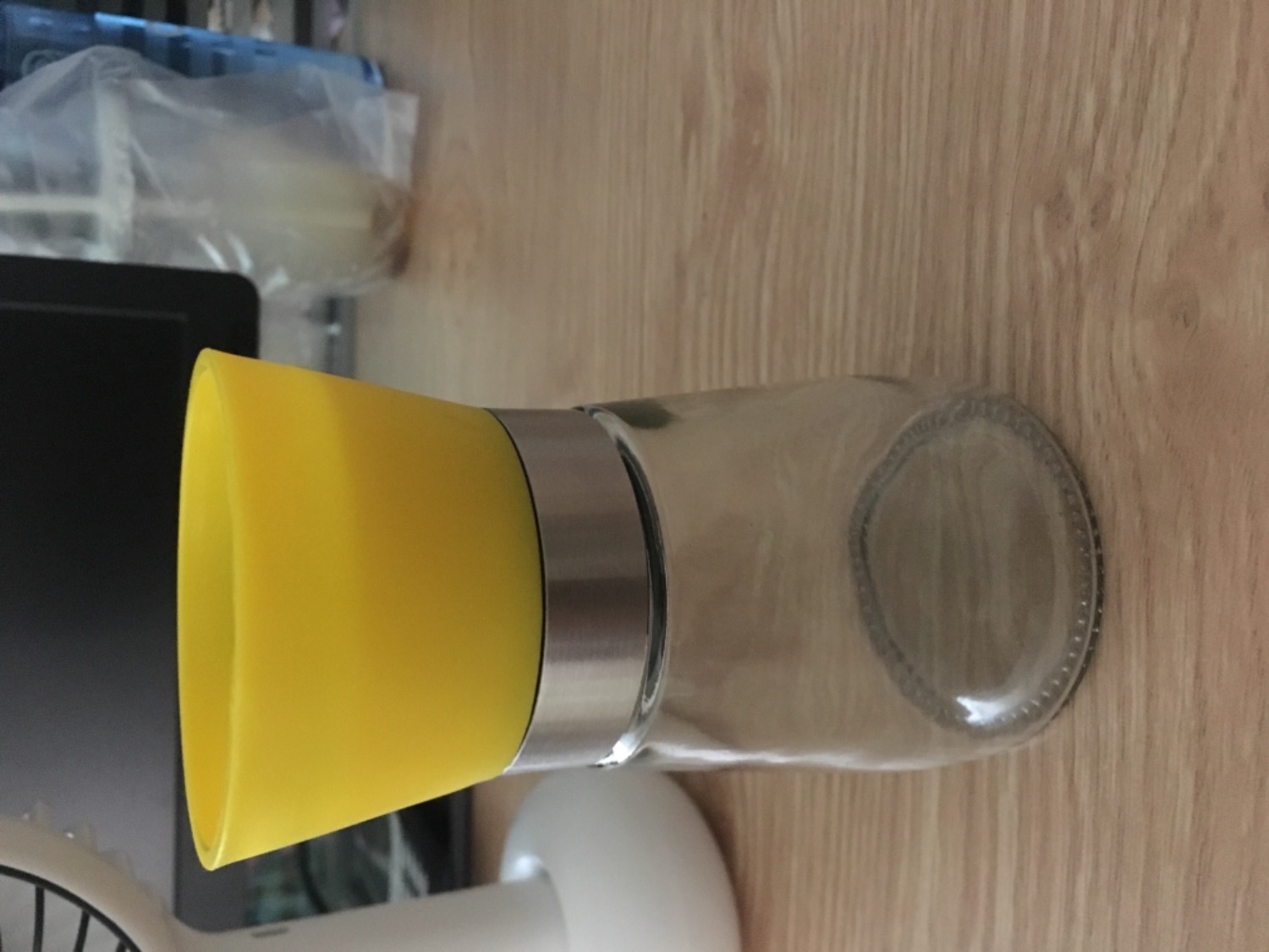 Tiki giao hàng rồi ạ, nhưng mình thích màu đen hơn thì phải làm ntn ạ? Mình cũng hok thấy hộp và sách hướng dẫn, có gì liên hệ lại giúp mình nhé ! Cảm ơn ad !