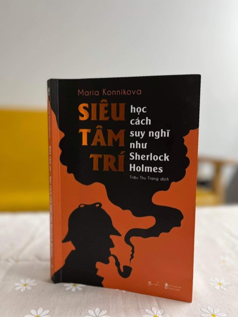 Fan của sherlock holmes thì nên mu cuốn này nhé ạ, nội dung khá chi tiết, đi từ vụ án đến cách suy nghĩ và phân tích của sherlock holmes để có thể xây dựng thói quen suy nghĩ, hiểu được não bộ. Bìa cũng khá xinh, vote 5 sao cho tiki vì gói hàng siêu cẩn thận