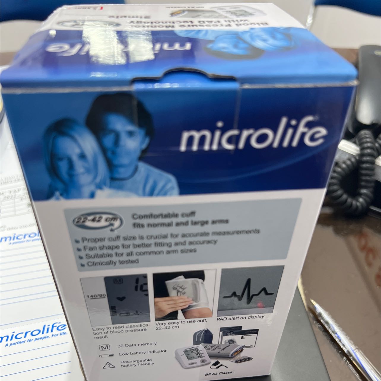 Máy có vẻ Ok, nhưng phiếu bảo hành không thấy ghi ngày bán và thông tin nhà bán hàng, không may nếu cần bảo hành thì không biết phải làm sao, hy vọng máy sẽ không bị gì