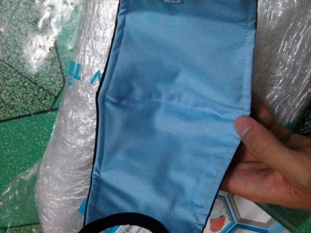 Đáng đồng tiền, sản phẩm độ hoàn thiện cao, chống bụi bẩn khá tốt. Nếu bạn mặt gầy gầy thì mua size M được, mình mua về khá vừa, có chỗ để chỉnh độ rộng quai nữa.