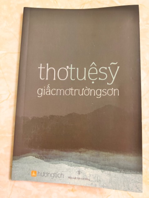 Sách mới. Thiết kế tinh tế. Bố cục dễ đọc.