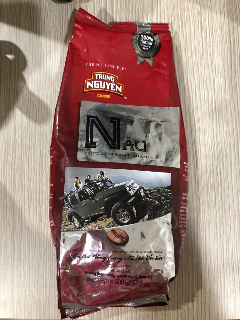 Tiki giao hàng nhanh, cẩn thận.
Tuy nhiên bản thân túi cà phê này thì Trung Nguyên làm tệ quá. Túi méo mó oặt oẹo, mở ra phải đổ vào hộp khác chứ để trong bịch này nhìn hết muốn dùng. Khuyến cáo không nên mua làm quà vì sẽ xấu lắm.