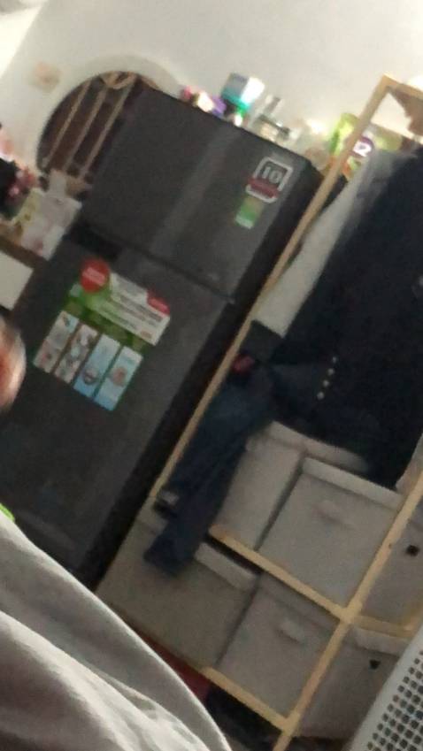 Sp rất đẹp, màu kem xám + màu nâu, vuông vắn chứa đồ lớn và rất cứng cáp, tuy nhiên vẫn cần tránh để đồ nhọn, dễ rách hộp. Vì cuồng hộp loại này nên mình đã mua khá nhiều, để ở cty đựng tài liệu, đưa về nhà đựng đồ quần áo đều rất ok! Hàng Thụy Điển của bên miDoctor khá chất, xoay quanh màu cơ bản là xám hoặc kem, đã từng mua TD1 và TD2 rồi, nay bổ sung thêm em này nữa, nhiều chức năng đựng đồ khác nhau!! 


Màu sắc đẹp. có điều nắp hộp mọi người tránh để đồ vật nặng đè lên, dễ hỏng móp hoặc méo nắp hộp. trông xấu đi. Tránh để môi trường dính nước, vì ép lõi bên trong hình như bằng bìa có thể xảy ra mủn, cái này mình không chắc, hoặc có thể bìa nhựa! 
Thôi cho 5 sao, vì sp đẹp!