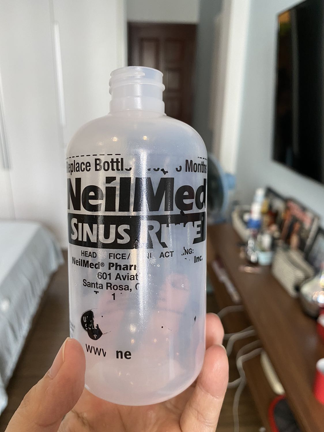 Vừa mua về xài bị bong tróc ở thân chai, cần shop tư vấn lý do tại sao & đổi chai khác, mọi lần xài loại này rất bền, ko dễ bong tróc như vậy