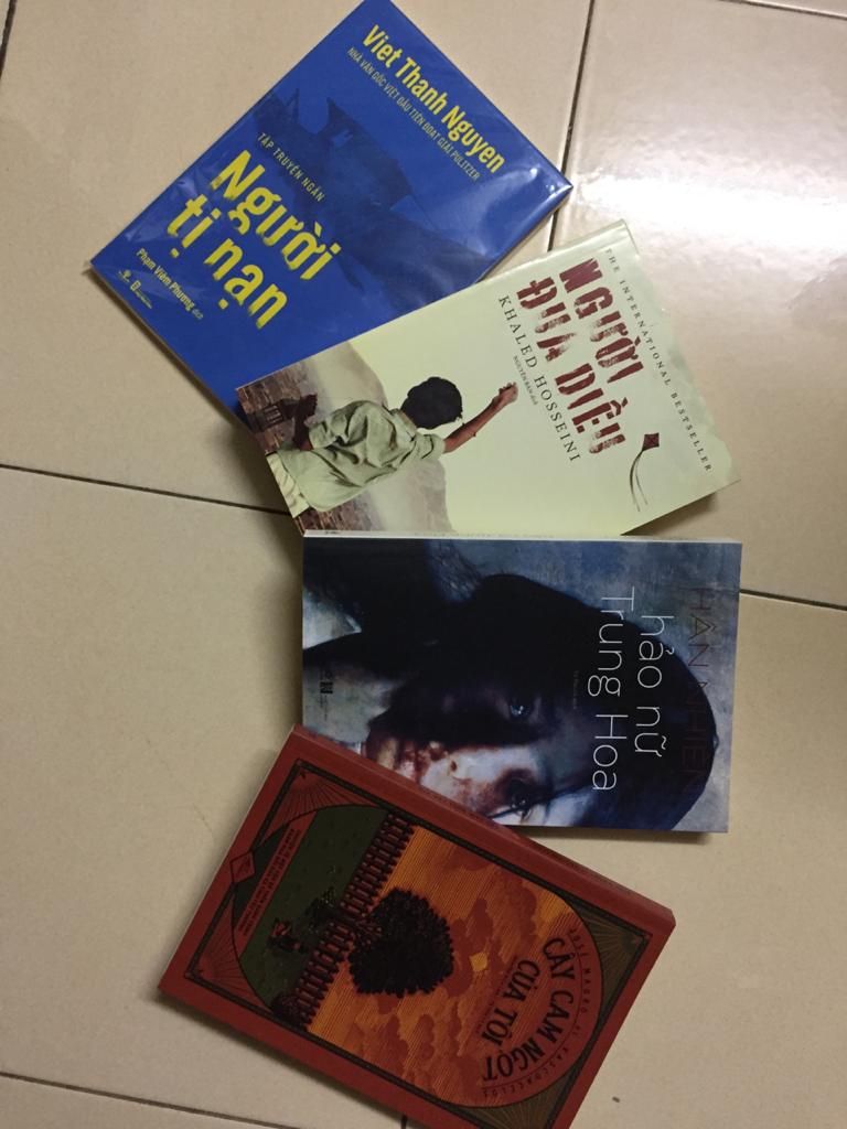 Chiến tranh đi qua, nhưng tàn dư của nó vẫn đọng lại đến bây giờ. Đọc sách, mình càng hiểu thêm và hình dung được phần nào về quá khứ đau thương và cuộc sống hiện tại của những mảnh đời đã trải qua thời khắc đen tối ấy, để thấy rằng mình hạnh phúc biết nhường nào. Rất nên đọc nha mọi người! Sách đẹp, giao hàng nhanh, mình rất hài lòng!