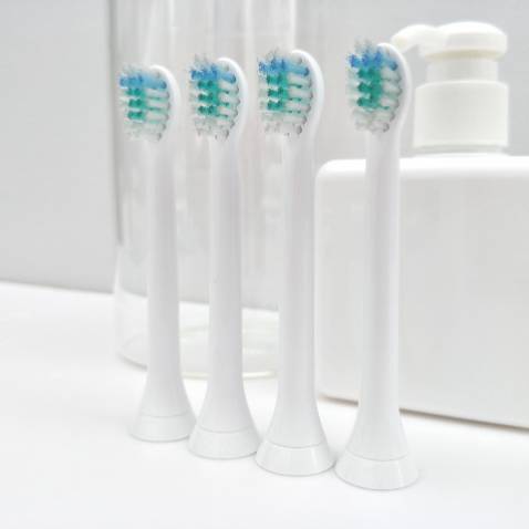 Đầu nhỏ chải răng rất thích, luồn vào răng khôn đánh sạch tinh, chuẩn máy Philips, bao bì, đóng gói rất đẹp, xịn sò, giá cả phải chăng. Nói chung hài lòng, Shop chu đáo cho 5 sao