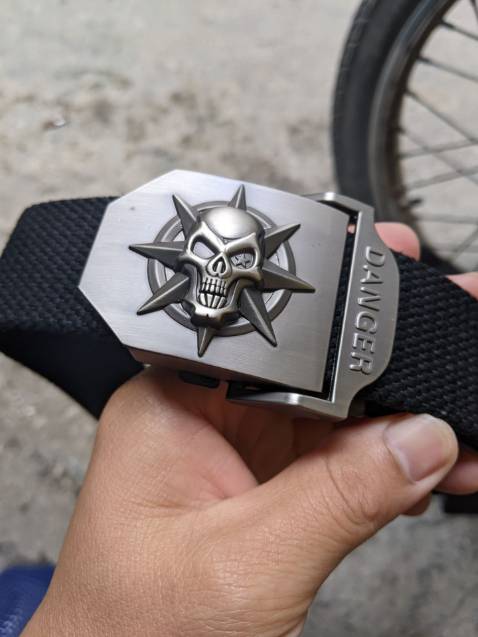 trên cả hài lòng sản phẩm rất đẹp mẫu mã phong cách hợp thời trang dây và mặt khóa đều rất chắc chắn. giá rẻ