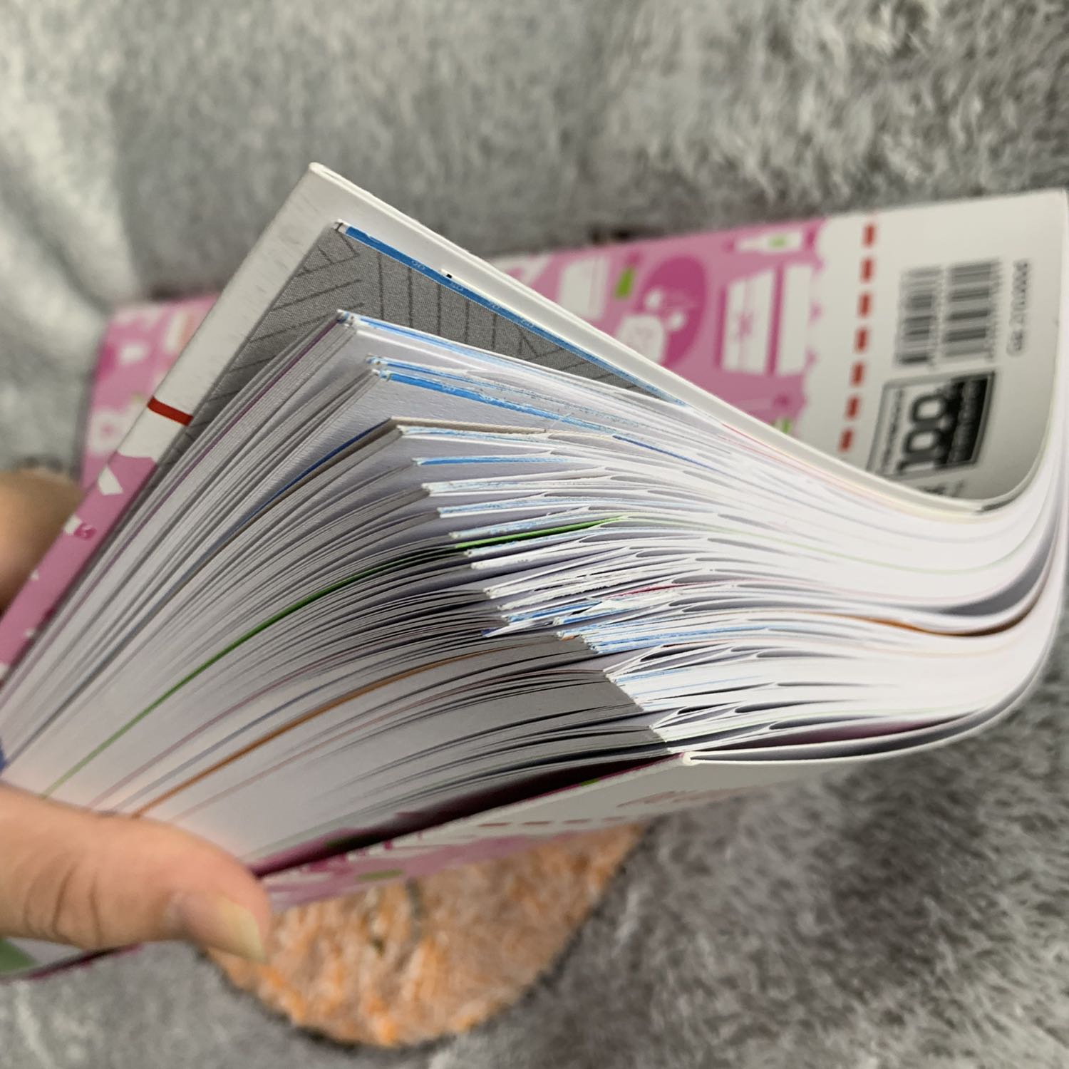 Giao hàng nhanh chóng, đóng gói cẩn thận

Vì mình muốn nhận sách để tranh thủ đọc nên chọn giao hàng qua ngày ship 29k

Mà nhận sách buồn quá, có rất nhiều trang bị dính chưa cắt hết :( mình phải ngồi rọc ra

Sách có nhiều nội dung hay, các Mẹ nên mua về đọc nghiên cứu :)