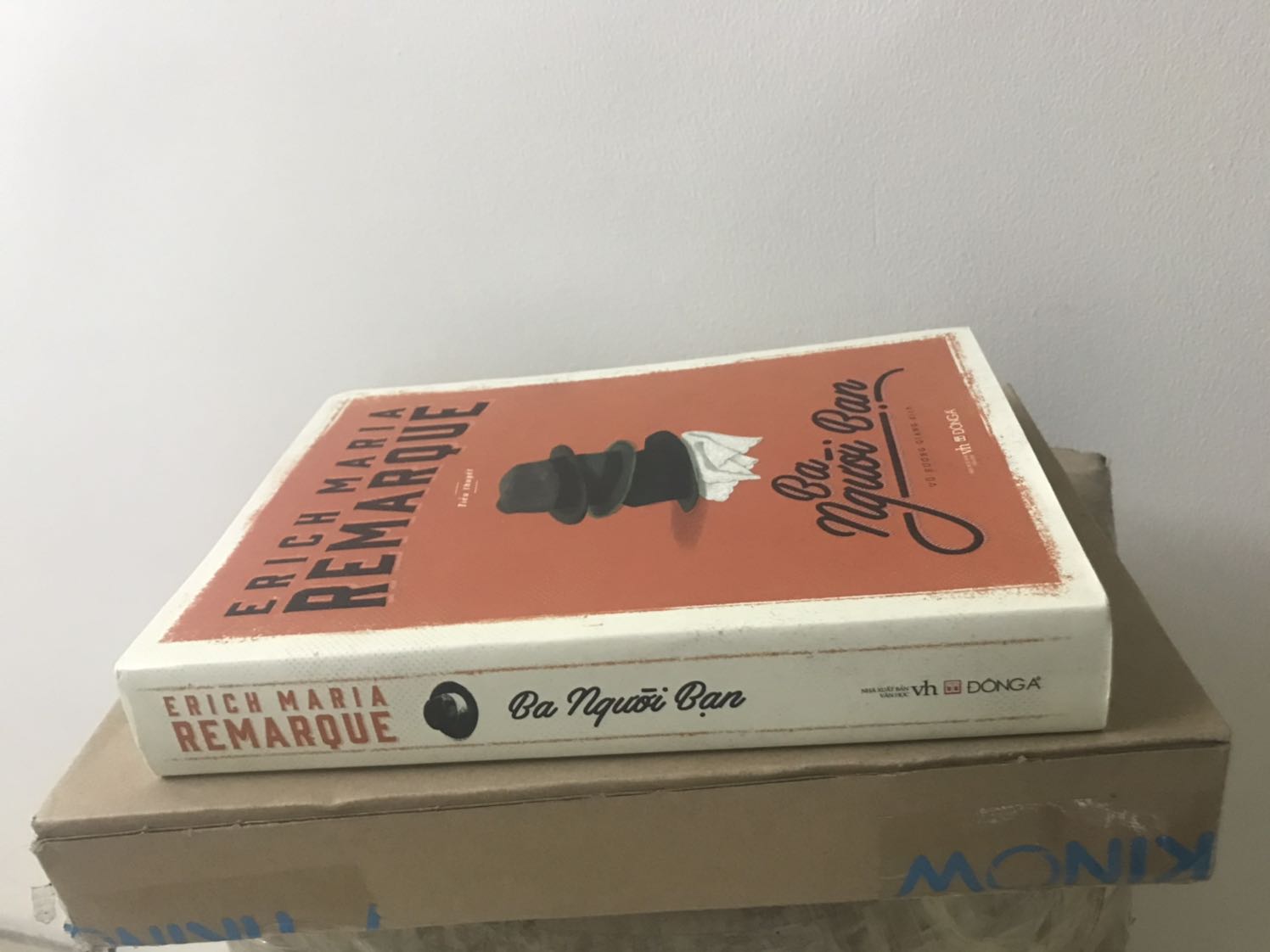 Sản phẩm đẹp, giao hàng nhanh, chất lượng tốt, có bọc màng co bên ngoài chống va đập. 
Giá sale rất hài lòng