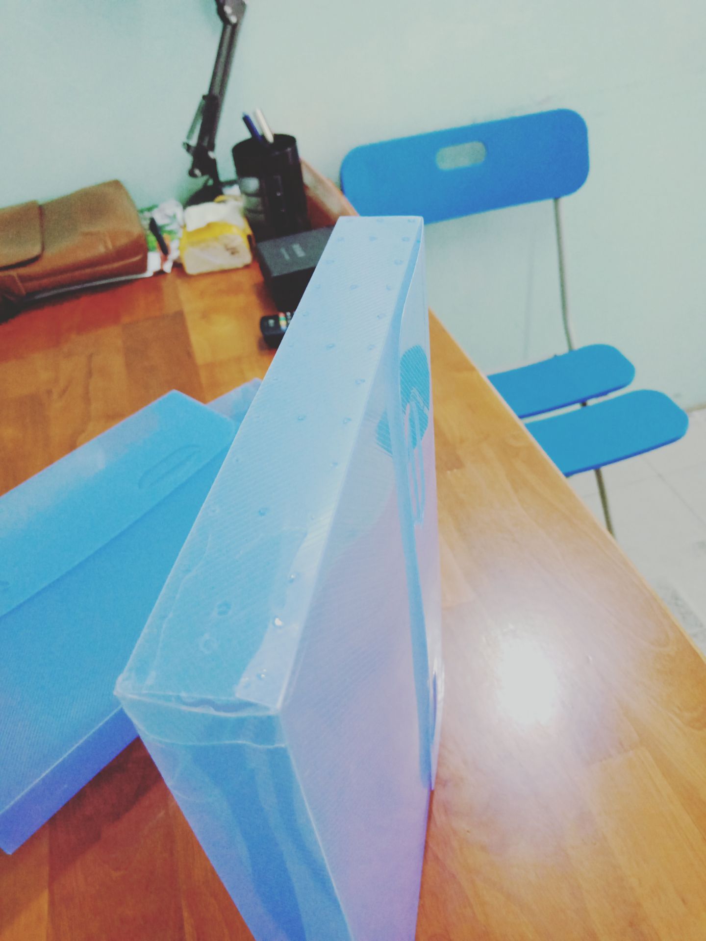 mua 4 đơn tặng 4 cặp mà bể hết 3 cái