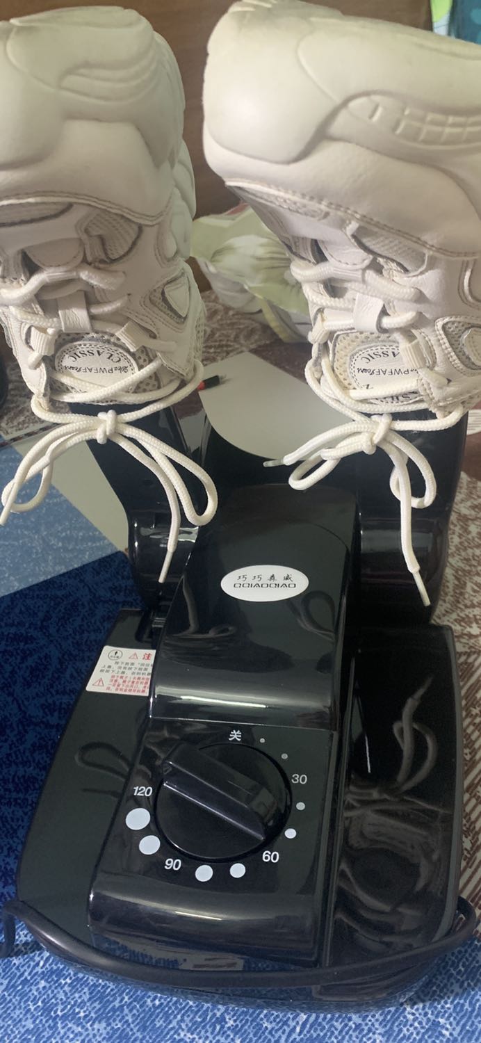 Sản phẩm dùng được, hơi gió và độ nóng vừa phải không lo bị hở keo giày. Mới dùng thấy ok. Bền hay không thì chưa biết. Thân máy hơi nhẹ, cắm đôi giày vào nặng một bên dễ bị lật máy lên.