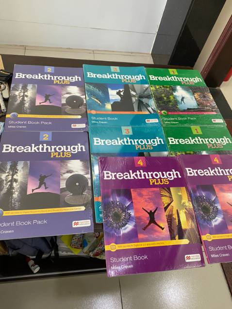 Sách đóng gói cẩn thận, giao hàng cực kì nhanh, sách gốc nên màu sắc đẹp, lại được giảm giá, để dùng cho năm học mới sắp bắt đầu. Cám ơn shop nhiều.