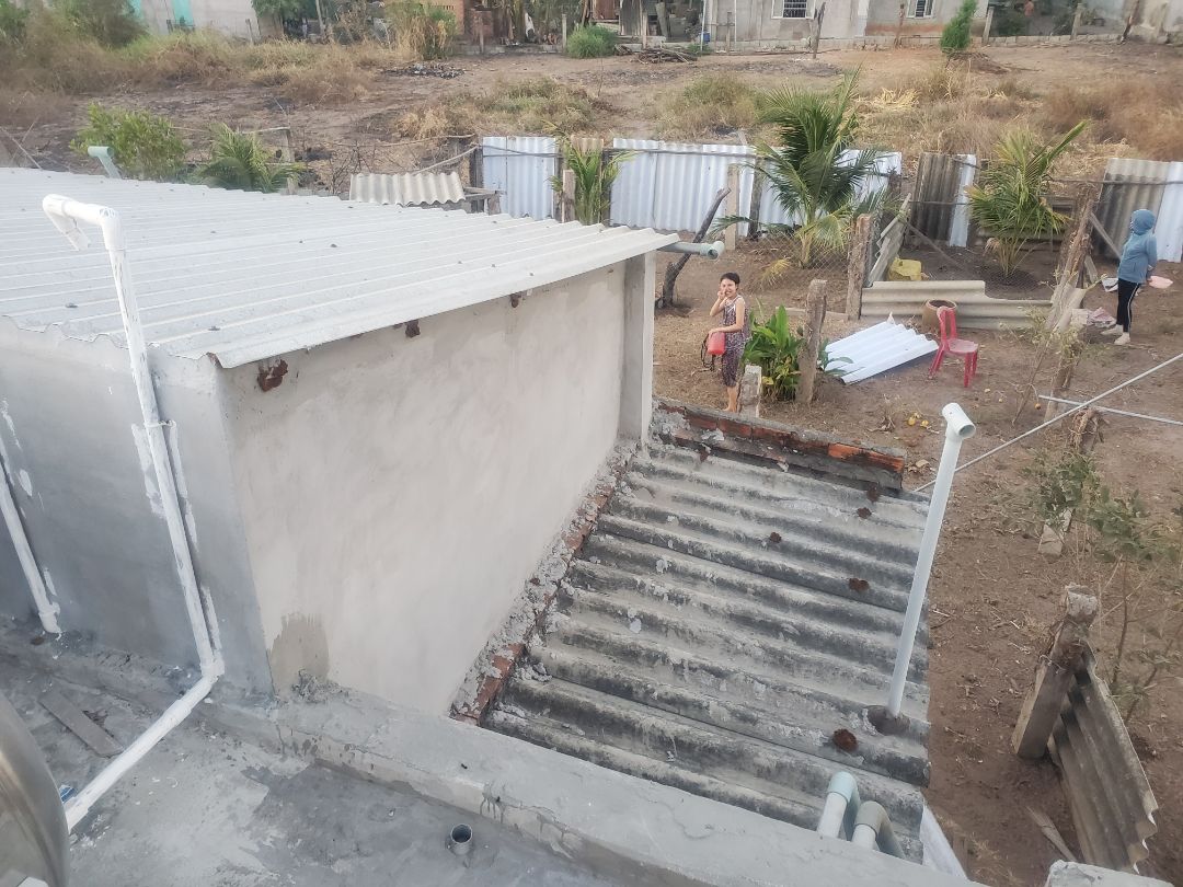 Mình xài phao cơ thông minh Bách Khoa (140k) đc khoảng 1 năm, nhưng gần đây phao hoạt động ko ổn định, thường xuyên tràn nước.
Mình thấy phao cơ thông minh tiki đợt KM còn 80k, nên mua 1 cái về xài thử. Rẻ hơn phao cơ thông minh Bách Khoa. Mặc dù hình dáng 2 phao khác nhau, nhưng nguyên lý hoạt động đều như nhau, chử yếu *** độ bền bỉ!
Đóng gói và giao hàng OK.
Mẫu mã, bao bì sản phẩm cũng khá ưa nhìn. Phao nhìn đơn giản, nhỏ gọn. Thời gian đầu hoạt động rất ổn.
Nếu hoạt động ổn định lâu dài thì sẽ rất là Ok đó, mà giá cả còn rất cạnh tranh!