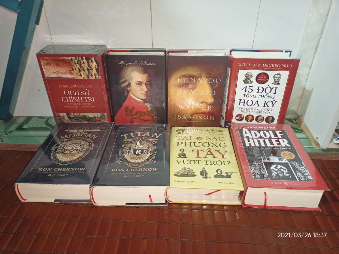 may mắn khi mình mua được bộ này ngay đợt sale 50% đợt sinh nhật Tiki được ap mã giảm giá nữa nên giá quá hời luôn. 
về phần ngoại quan quá xịnnnnn sò luôn. sách mới cứng khâu vận chuyển cũng khá là oke. không bị móp méo gì hết 
mình khá hài lòng luôn❤