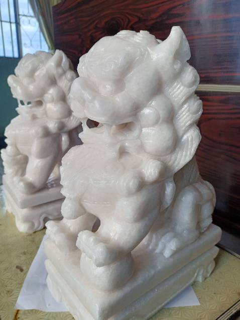 Kỳ lân rất đẹp, nhìn bên ngoài đẹp hơn trong hình. Shop đóng gói rất kỹ, nên tượng không bị sứt mẻ gì. Cảm ơn shop nhiều.