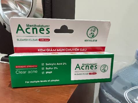 Chất lượng hơn mình tưởng tượng. Kem đặc dễ thoa, thấm vào da cũng nhanh. Mọi người nhớ giữ da sạch rồi hẵng bôi kem nha.