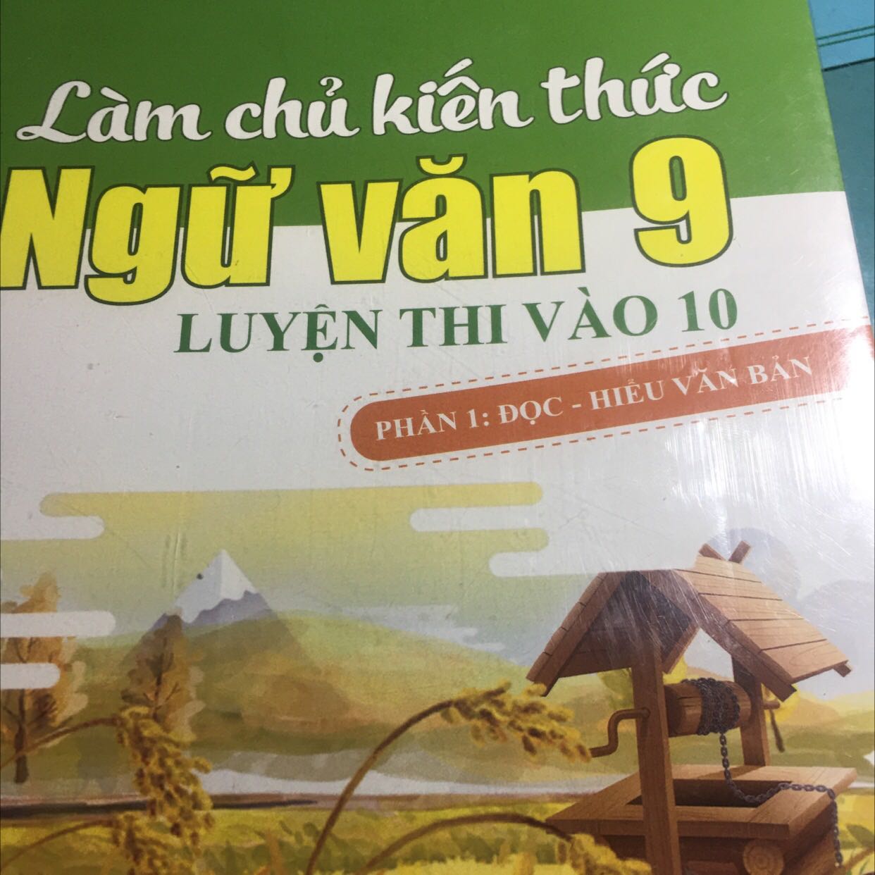 đóng gói hàng kĩ, giao từ 2-3 ngày là tới nơi rồi. Mình mua cho bạn học vì cũng gần thi rồi mà học không vào. Cuốn sách này đều in đậm những chữ quan trọng giúp học nhanh hơn viết vở