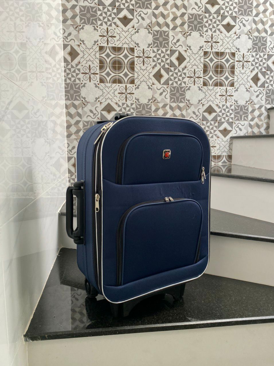 Nhỏ hơn so với tưởng tượng, chất liệu vải êm, tốt trong tầm giá.