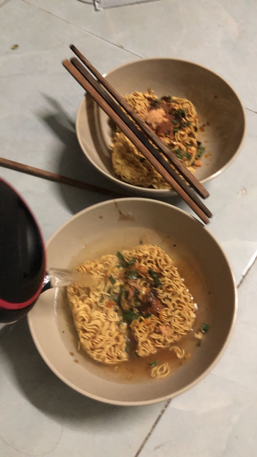 Đèn rất sáng chất liệu vỏ nhôm cầm đèn khá nặng và chắc ko biêt độ bền ra sao nhưng bước đầu thấy rất tuyệt vời mua ủng hộ shop thêm 3 cái nua mong hàng vẫn ổn để tiếp tục ủng hộ shop  mọi ng ai làm đẹp mua mĩ phẩm qua shop e nha . Vừa rẻ vừa đẹp lại chất lượng . Kkkkkkkkkkkkkkkkkkkkkkkkkkkkkkkkkkkkkk