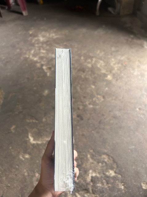 Bọc sách rất cẩn thận , nhìn rất thân thiện . Sách đẹp , mới . Rất hài lòng