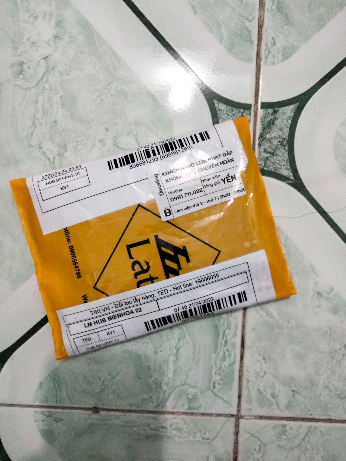 Giao hàng nhanh shop đóng gói tốt chất liệu da mềm đường may chắc chắn giá cả hợp lý  nên mua