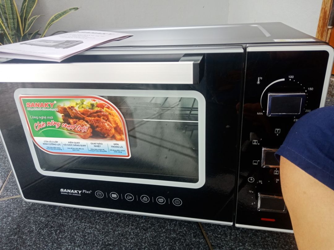 Giao hàng nhanh. Sản phẩm tốt. Nướng bánh lần đầu thấy rất ngon. Máy rất to. đủ cho gia đình 5 đến 6 người Vận hành một cách dễ dàng. Mua hàng ở Tiki cảm giác nhanh chóng. Và rất hài lòng với người phục vụ. Hi vọng sẽ ủng hộ nhiều.