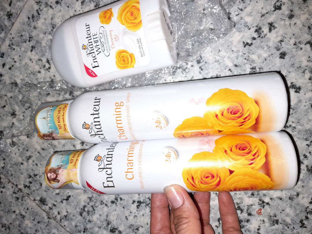 chưa dùng nhưng vì thương hiệu y thích va mùi hương si mê nên mình đã là khách hàng hơn 10 năm của ểchnter nên rất ăn tâm