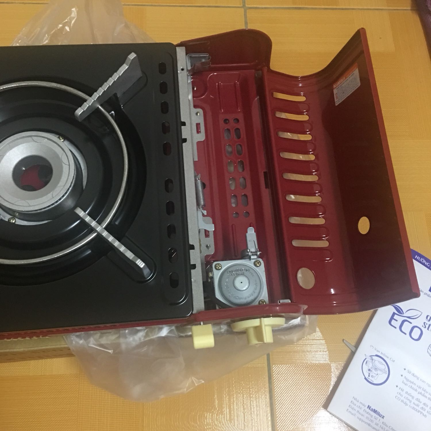 Mình mới đặt bếp ngày 16/9, qua ngày hsau là nhận dc hàng. Bếp mới và đẹp. dễ tháo lắp vệ sinh. mình chưa mua bình gas nên chưa *** lửa ntn. Ko nhận được phiếu BH. chỉ có quyển sách HDSD. giá mua sale là 209k