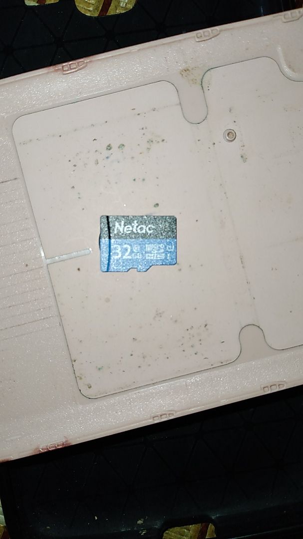 tiki làm ăn mất uy tín quá mua thẻ nhớ 32g cho thẻ 2g còn lỗi thẻ