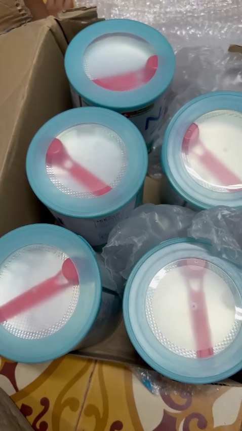 Mình đặt mua 5 ***. Đóng gói rất sơ sài có tới 3 *** bị móp ngay miệng *** hở cả nắp gây khó khăn trong việc bảo quản. Bình thường tiki đóng gói mình thấy rất chỉnh chu. Lần này gây thất vọng quá.