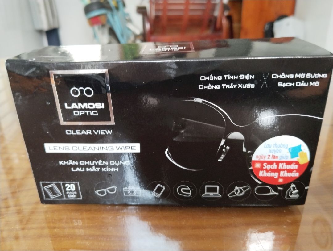 Đóng gói hộp được, chắc chắn. Hộp kính thì oki, cầm lên nhẹ tay. Khăn lau thì trong từng bịch nhỏ, chưa xài nên chưa biết ra sao