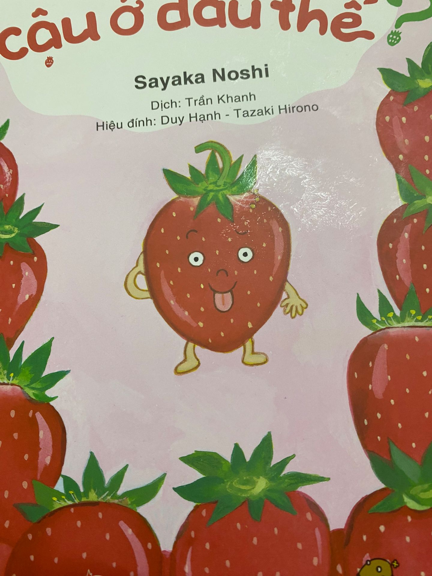 màu sắc đẹp, hình vẽ nét chì thân thiện với mắt của con. mình thích sách kiểu đơn giản thế này, trvia bé con cũng thích quả dâu với sách màu hồng