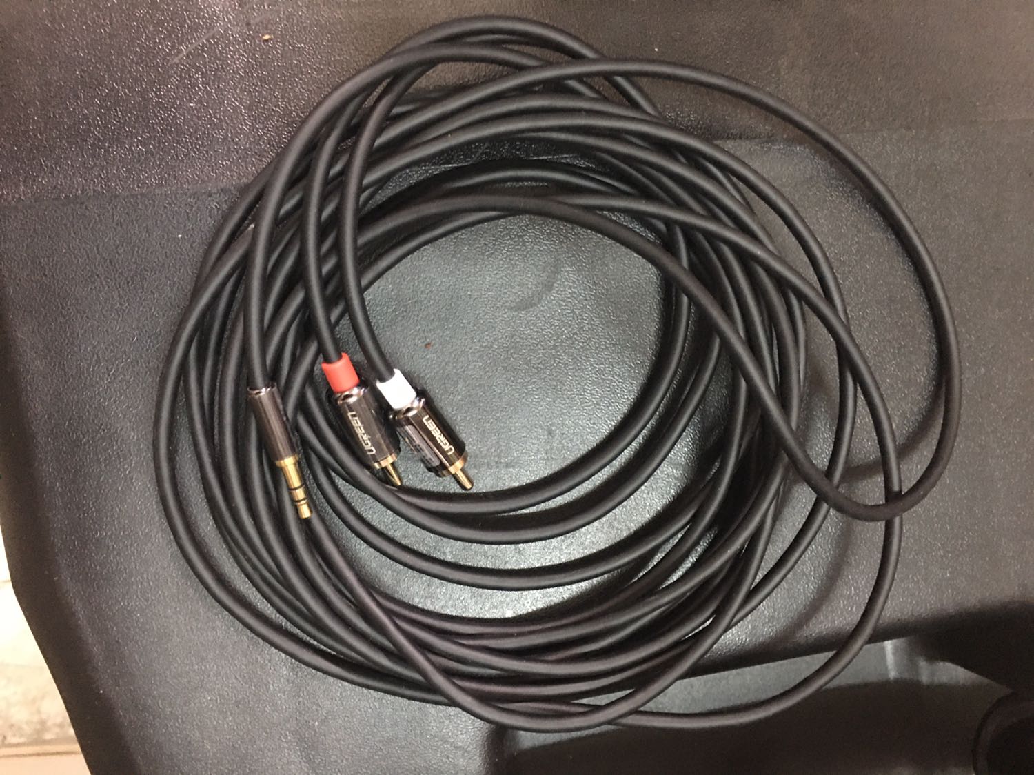 Dây trông rất đẹp như trên trang quảng cáo, giao hàng nhanh, hẹn thứ ba mà nay thứ bảy đã có, cắm sử dụng thử truyền tín hiệu cũng tạm ổn, độ bền chưa biết như thế nào, thời gian sẽ trả lời hộ vậy! Hihi 5⭐️⭐️⭐️⭐️⭐️nghen shop.
Dài 5m ok