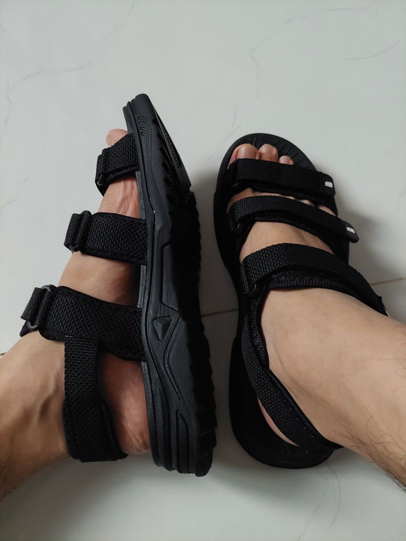 Giày nhẹ, đi êm. Quai hậu chỉnh dây là vừa chân, thêm khóa cài tiện lợi nên mình rất thích. Mong là giày sẽ bền.