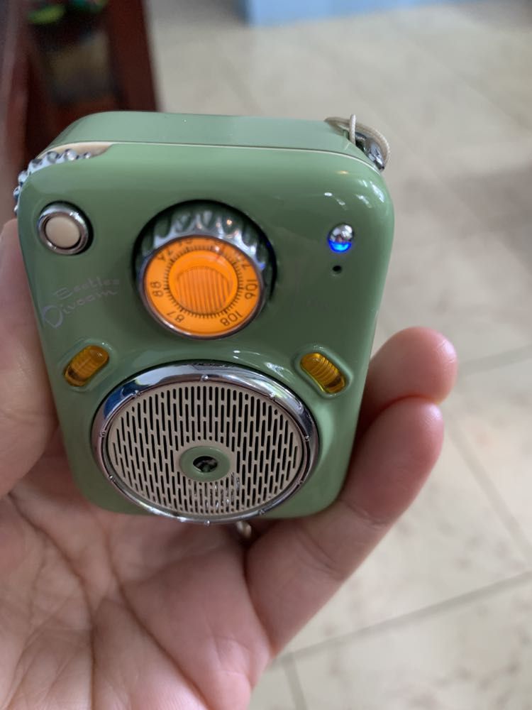 Hi, mình rất hài lòng về âm thanh của sản phẩm khi mở ra thử hôm nay vì cừa đi công tác về nhưng mình cứ nghe tiếng rẹt rẹt, ban đầu mình tưởng có con xúc xác bên trong nhưng ko phải, mình thấy cái nút giữa loa rơi ra bên trong nên tạo ra âm thanh này rất khó chịu! Mình làm sao để đổi sản phẩm?Bạn có thể xem hình ảnh đính kèm.