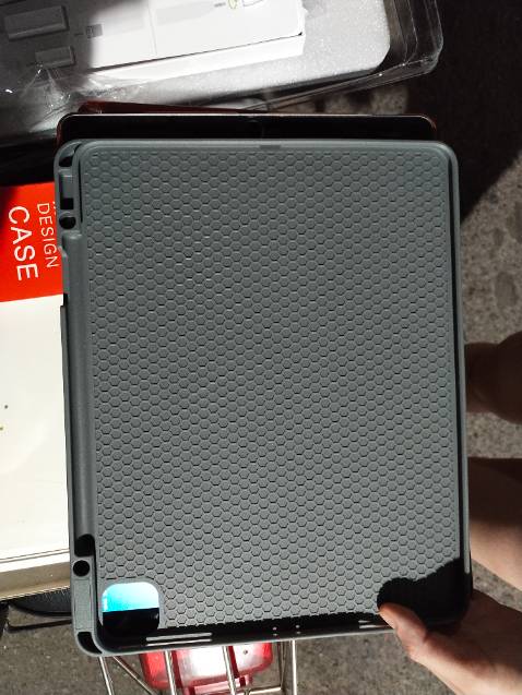 Giao hàng trễ một ngày nhưng cái đó không phải lỗi cửa hàng. Nhưng đặt màu xanh dương lại giao màu xanh lá, cũng không thấy hỏi.
Tên hàng thì nói là iPad Pro 12.9 (2018) nhưng giao 2020. Nói là 12.9 nhưng nhỏ hơn iPad Pro 12.9 (2018)
Tận cùng của thất vọng