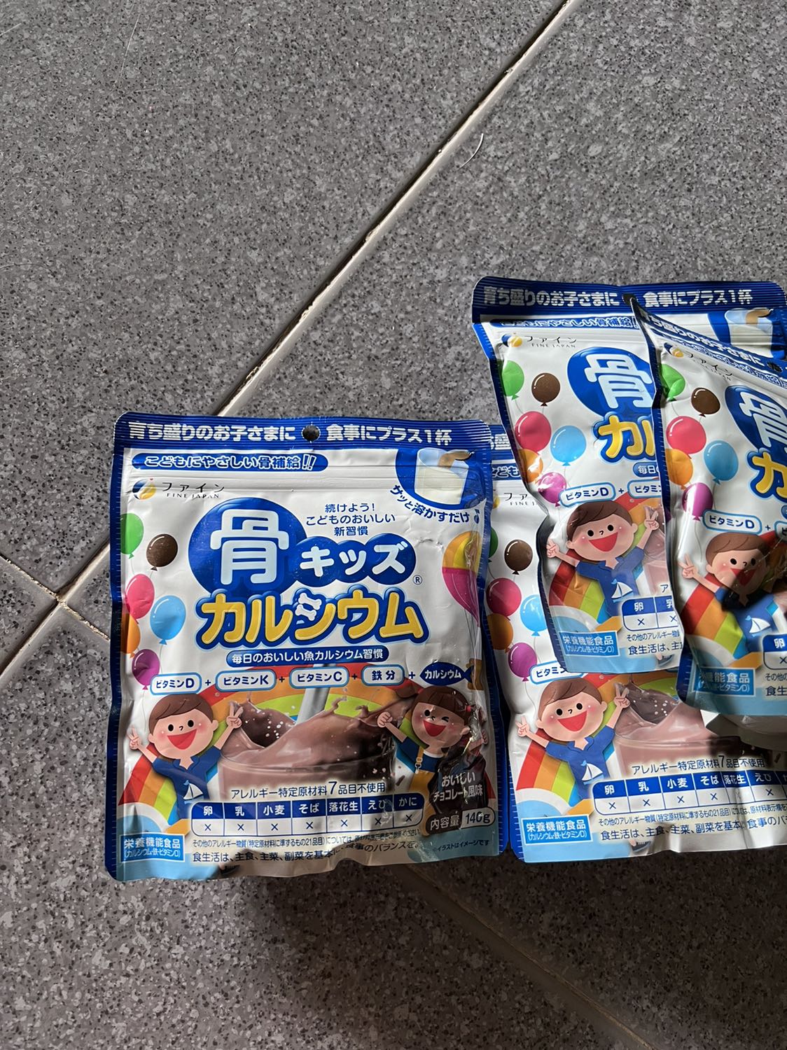 Hàng không giống mô tả sản phẩm, không biết phải hàng thật không, hàng nhập khẩu mà không rõ ràng như này rất sợ