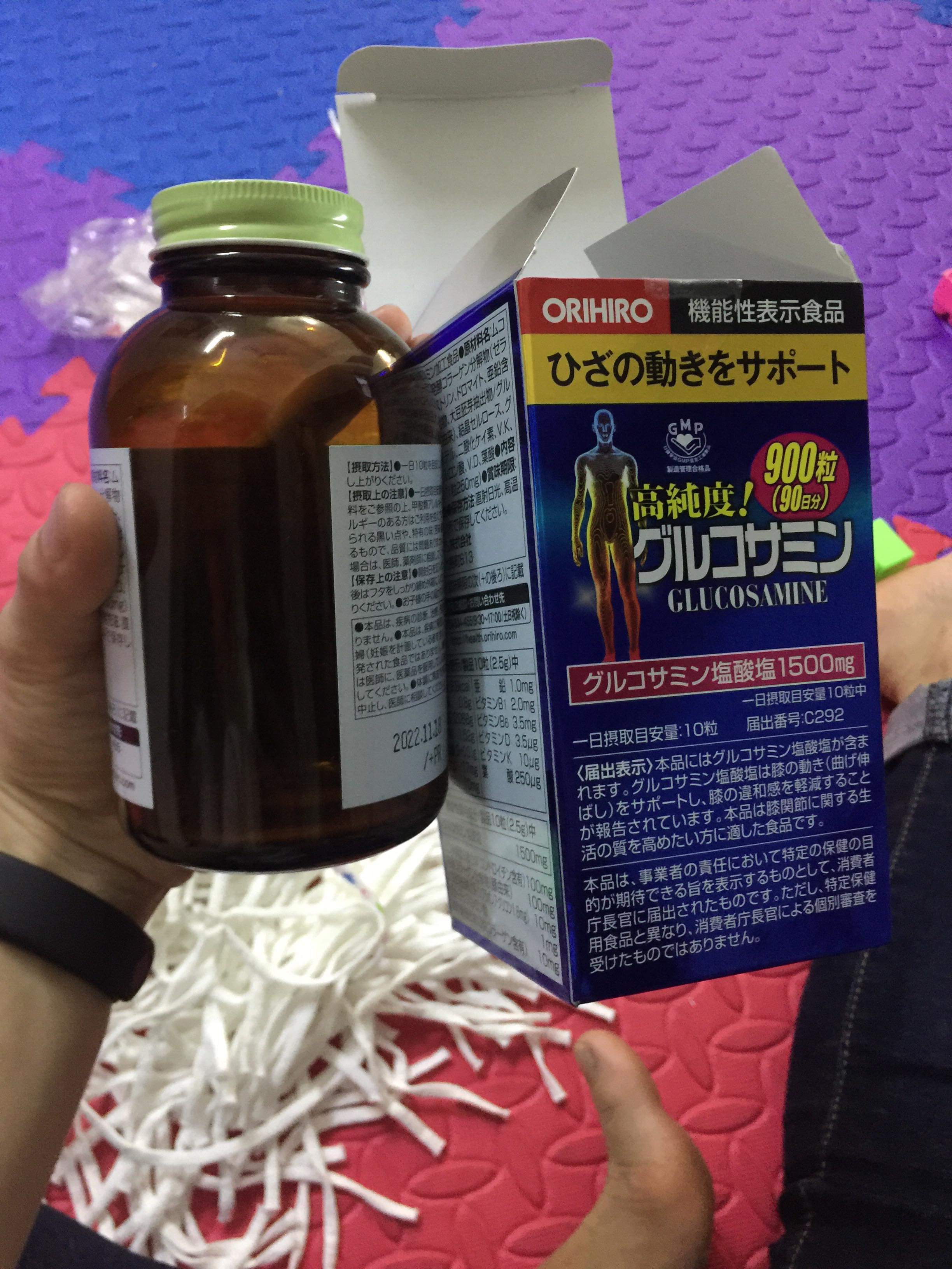 Cửa hàng *** đảo, tôi đặt mua cho mẹ ở quê bị đau khớp, thanh toán bằng thẻ ngay sau khi đặt hàng. 2 ngày sau hàng về đến nơi, bố tôi nhận hàng k kiểm tra, tối về mẹ tôi mở ra là lọ không, không có 1 viên thuốc nào luôn. Buôn bán *** đảo. Thất vọng vô cùng...