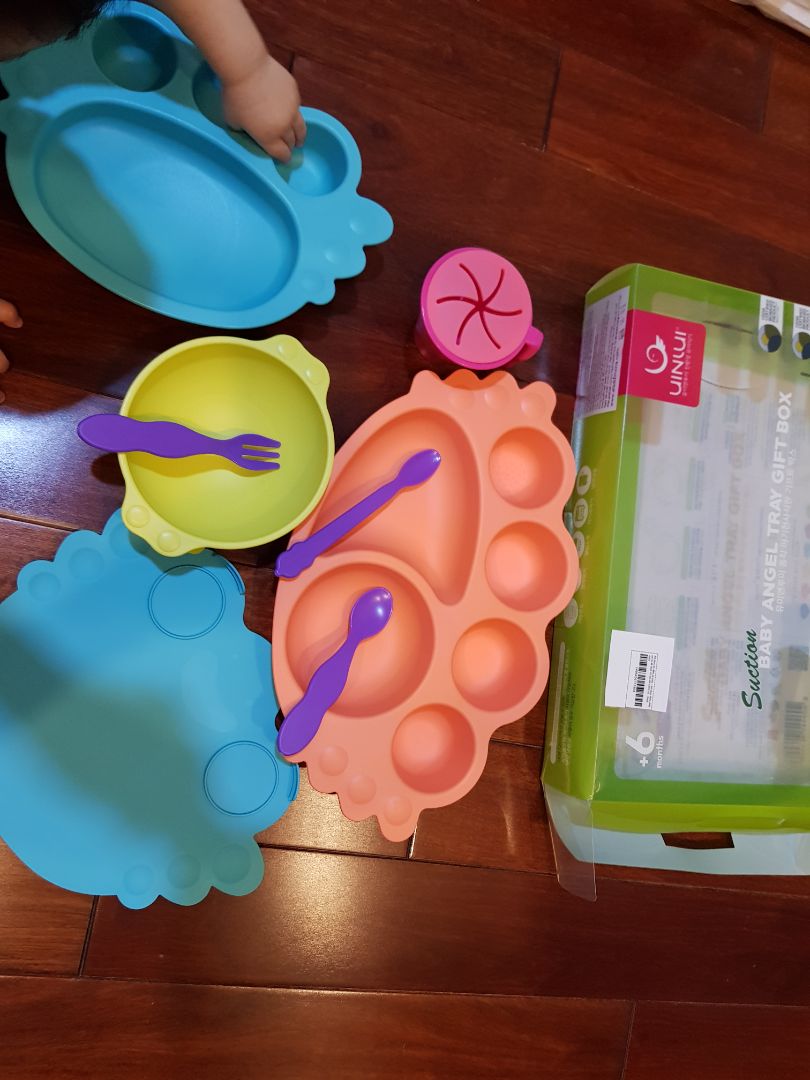 mình đã mua sản phẩm này rồi, có thể rửa trong máy rửa chén nên mình rất thích lại thêm sản phẩm thân thiện môi trường .tuy nhiên thông tin có thể hiện sản phẩm có đế dính chống trượt nhưng mình đặt lên bàn cho bé thì k dính ạ. shop tư vấn lại dùm mình nhé. bàn ăn của bé bằng nhựa ( ghế mastela). cảm ơn shop.