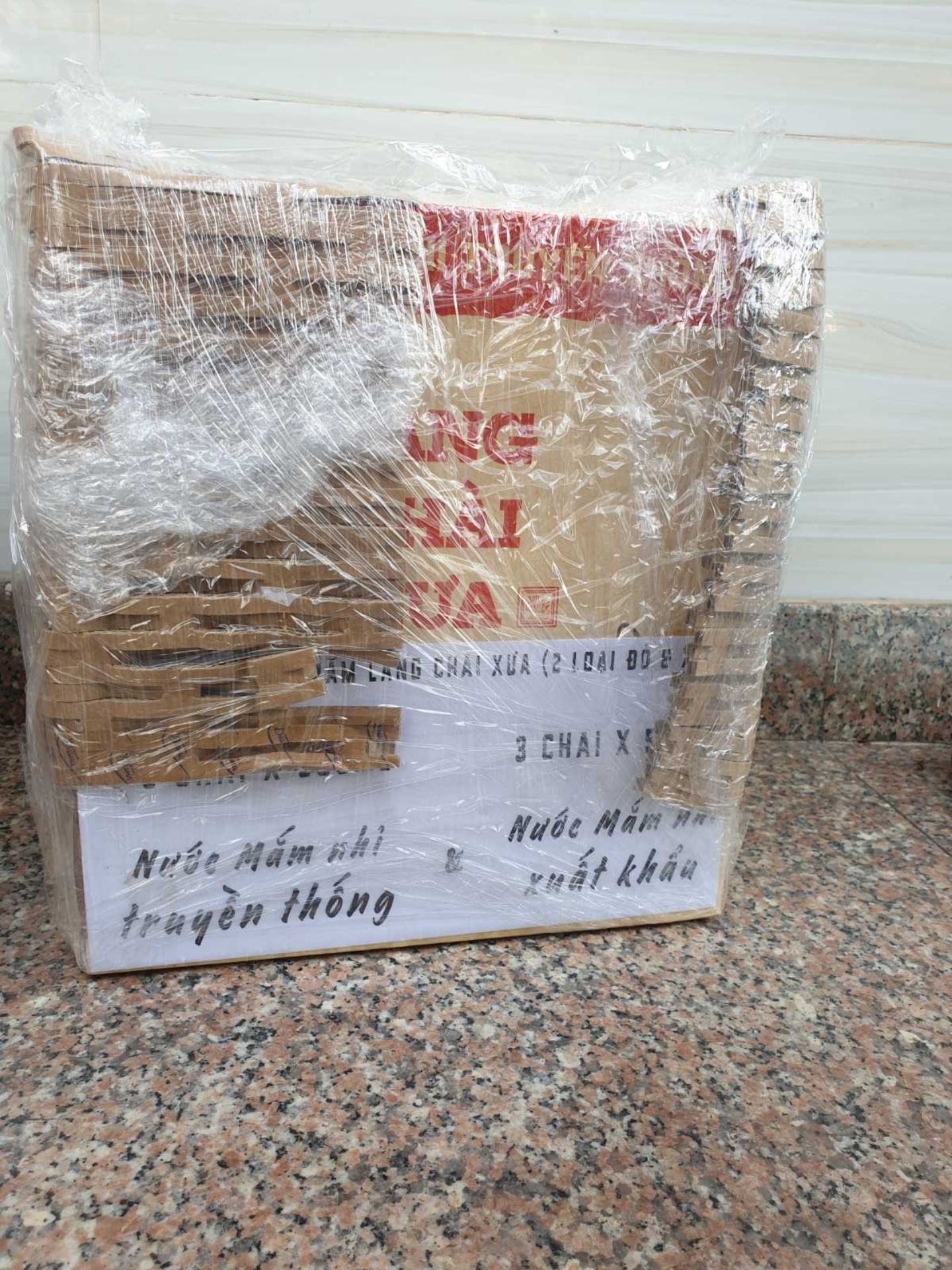 Hàng hóa được đóng gói kỹ, vận chuyển nhanh.
Nước mắm ngon, vị đậm đà và rất thơm: được biệt là khi ăn cùng cơm nóng.
Sẽ tiếp tục ủng hộ các sản phẩm của nước mắm Tĩn.