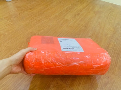 Hàng giao rất nhanh. Cờ đẹp, độ bám nam châm hơi lỏng 1 chút nhưng nhìn rất chắc chắn, gỗ tự nhiên thơm mùi gỗ thôngz có 2 màu cờ nên nhìn sang các bạn nha. T mua bộ trung trung thôi. Lần sau mua bộ to cho thích, nói chung tiền naod của đấy. Cungz rẻ hơn chỗ khác xíu xíu hihi. Cho 9.5đ nha, đặc biệt shop đóng rất kỹ, nên va đập thoải mái, có điều hơi ảnh hưởng môi trường chút. Nhưng mình tận dụng cái lót hộp thoải mái!