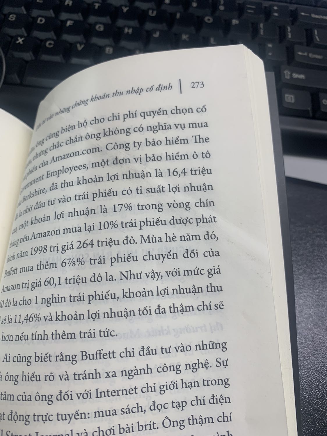Sách in rõ đẹp, đóng gói cẩn thận. Có điều bên trong bị gấp, bị dơ tầm 15 trang sách. Mình luôn giữ sách cẩn thận nên hơi buồn một chút.